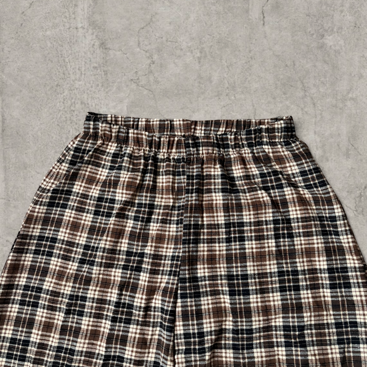 Wide leg checkered plaid trousers with elasticated waist in brown.