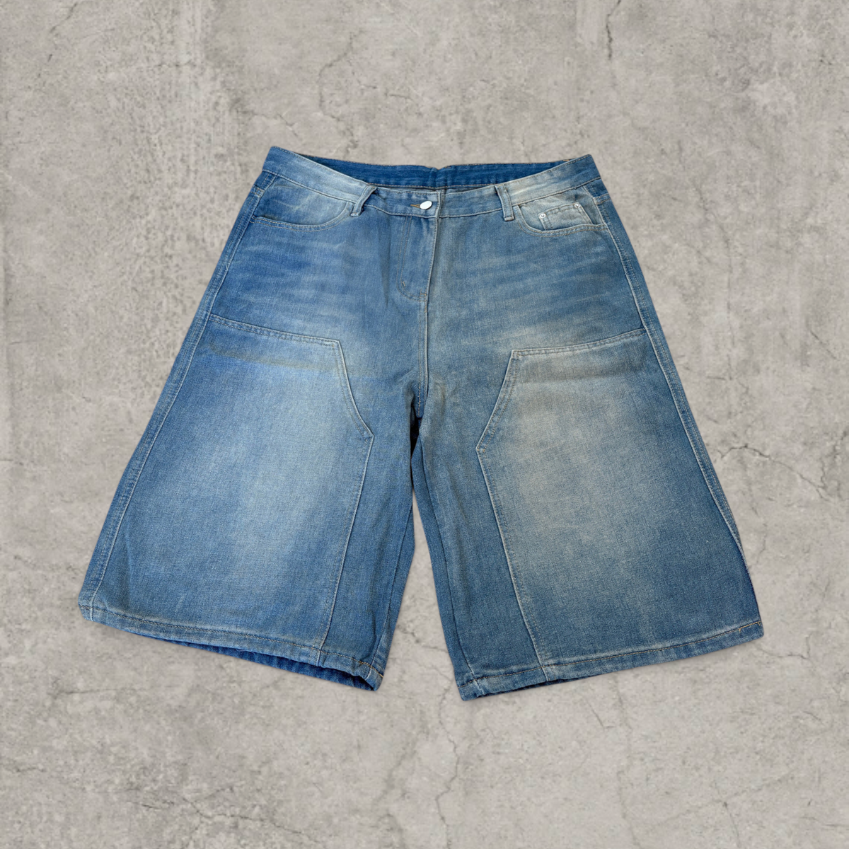 Baggy relaxed fit denim shorts jorts in washed blue