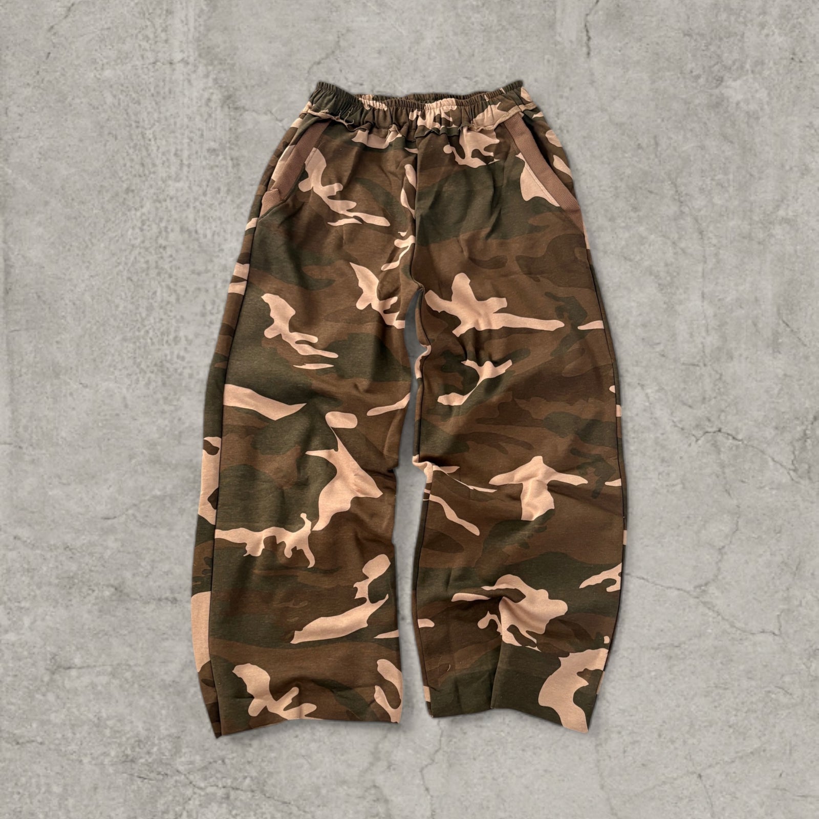Super baggy wide-leg Korean joggers in khaki beige camouflage