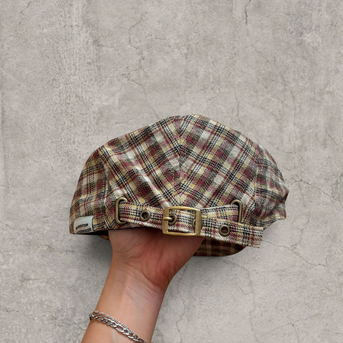Plaid flat peak beret cap adjustable buckle in beige.