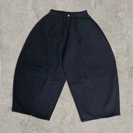 Wide-leg balloon skater jeans in black