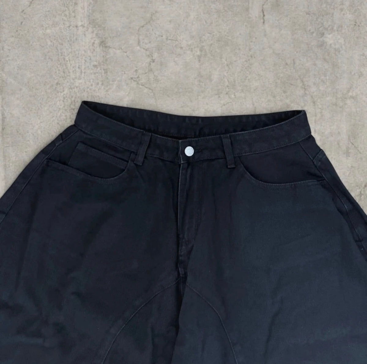 Wide-leg balloon skater jeans in black