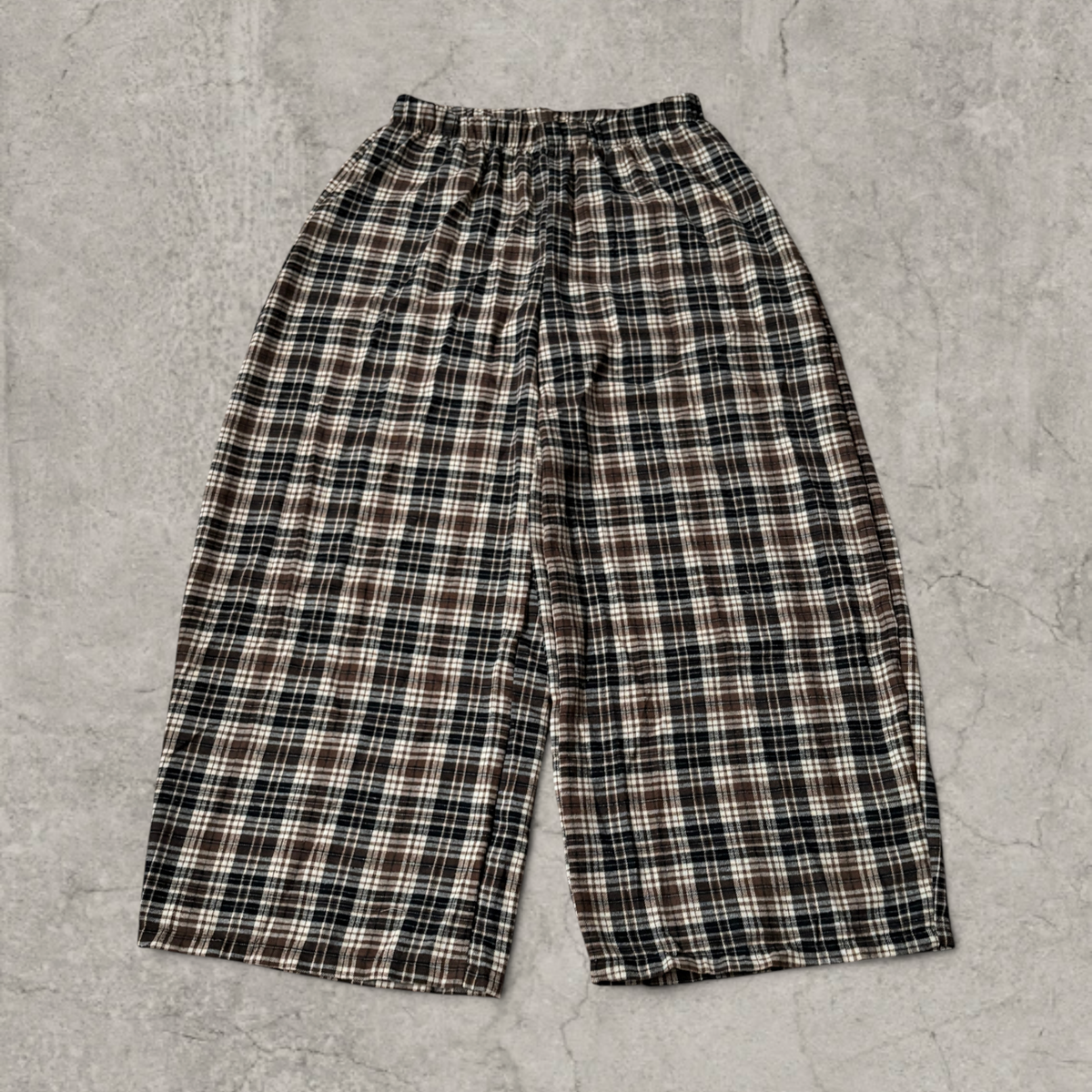 Wide leg checkered plaid trousers with elasticated waist in brown.