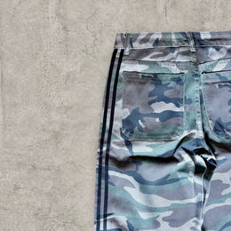 Baggy relaxed fit jeans in washed khaki camo print