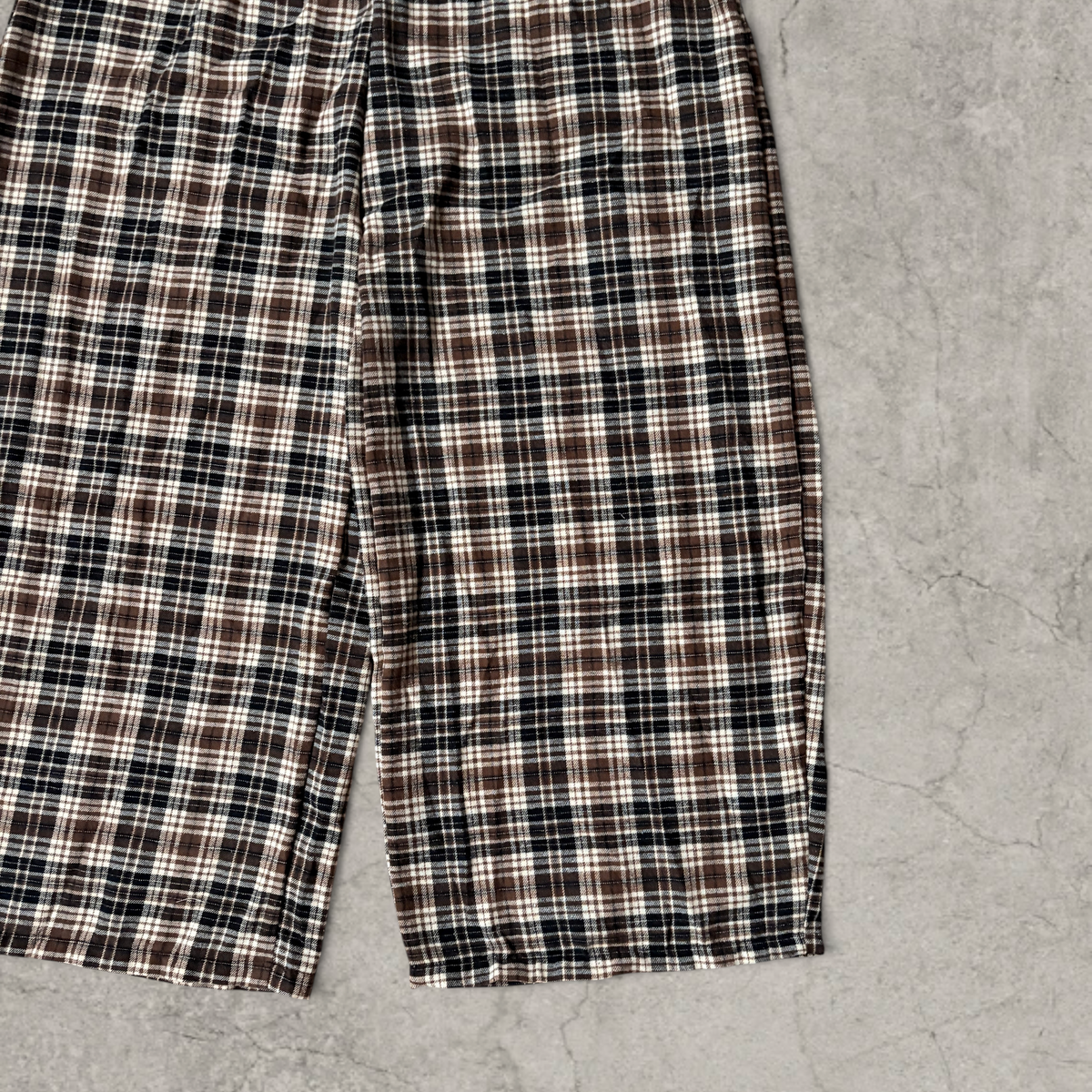 Wide leg checkered plaid trousers with elasticated waist in brown.