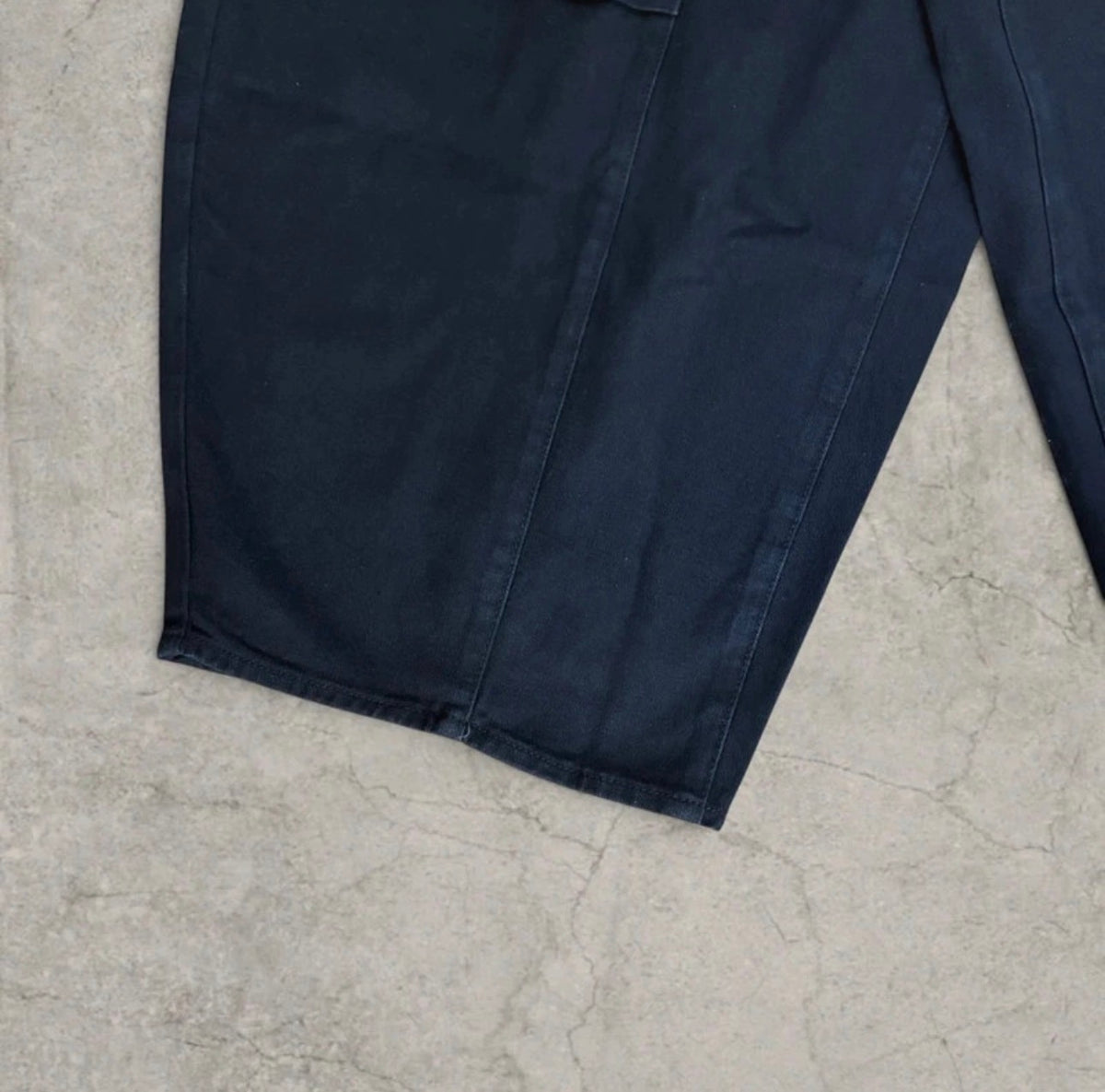 Wide-leg balloon skater jeans in black