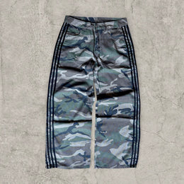 Baggy relaxed fit jeans in washed khaki camo print
