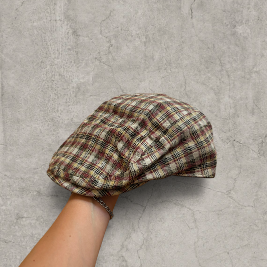 Plaid flat peak beret cap adjustable buckle in beige.