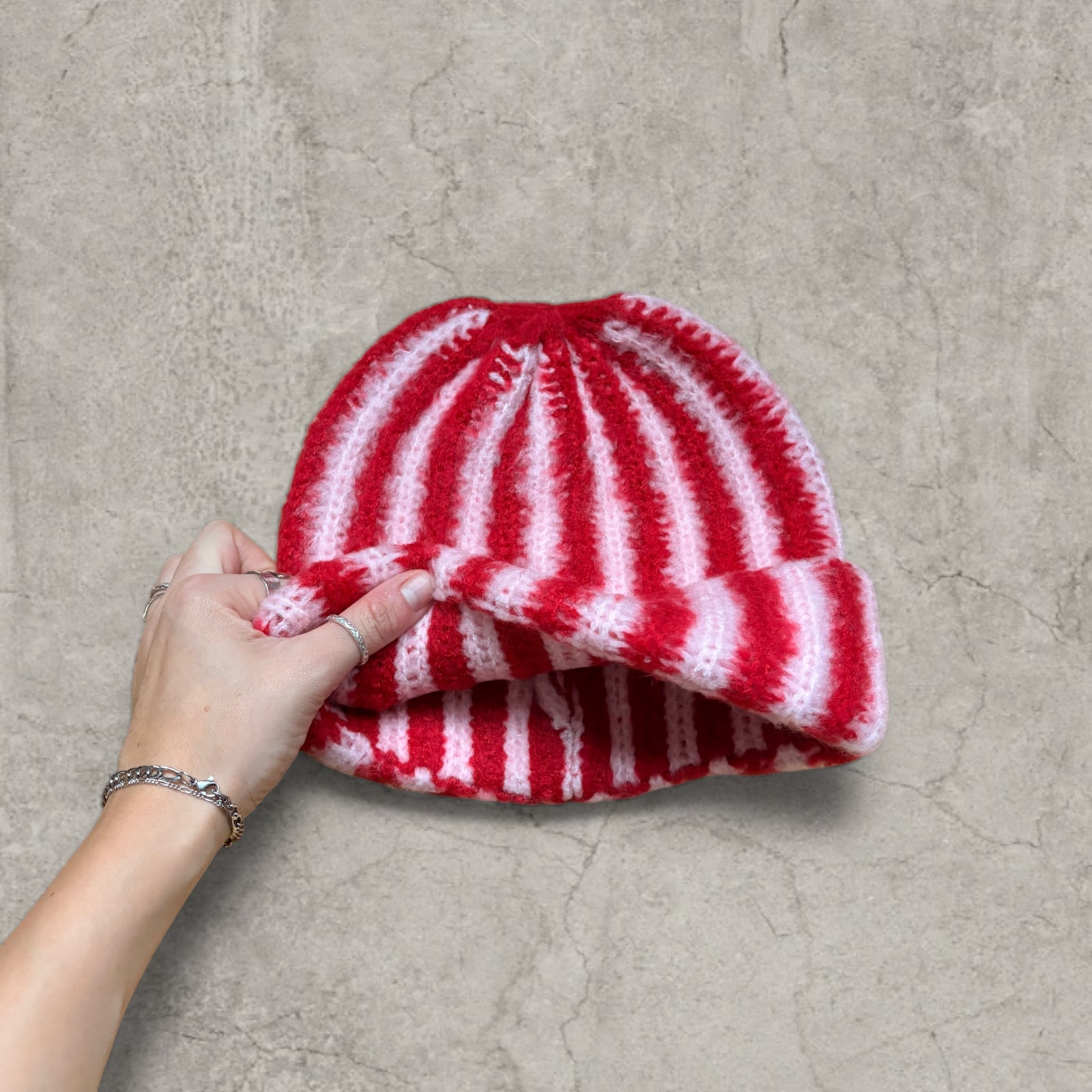 Striped knit beanie hat in red and pink