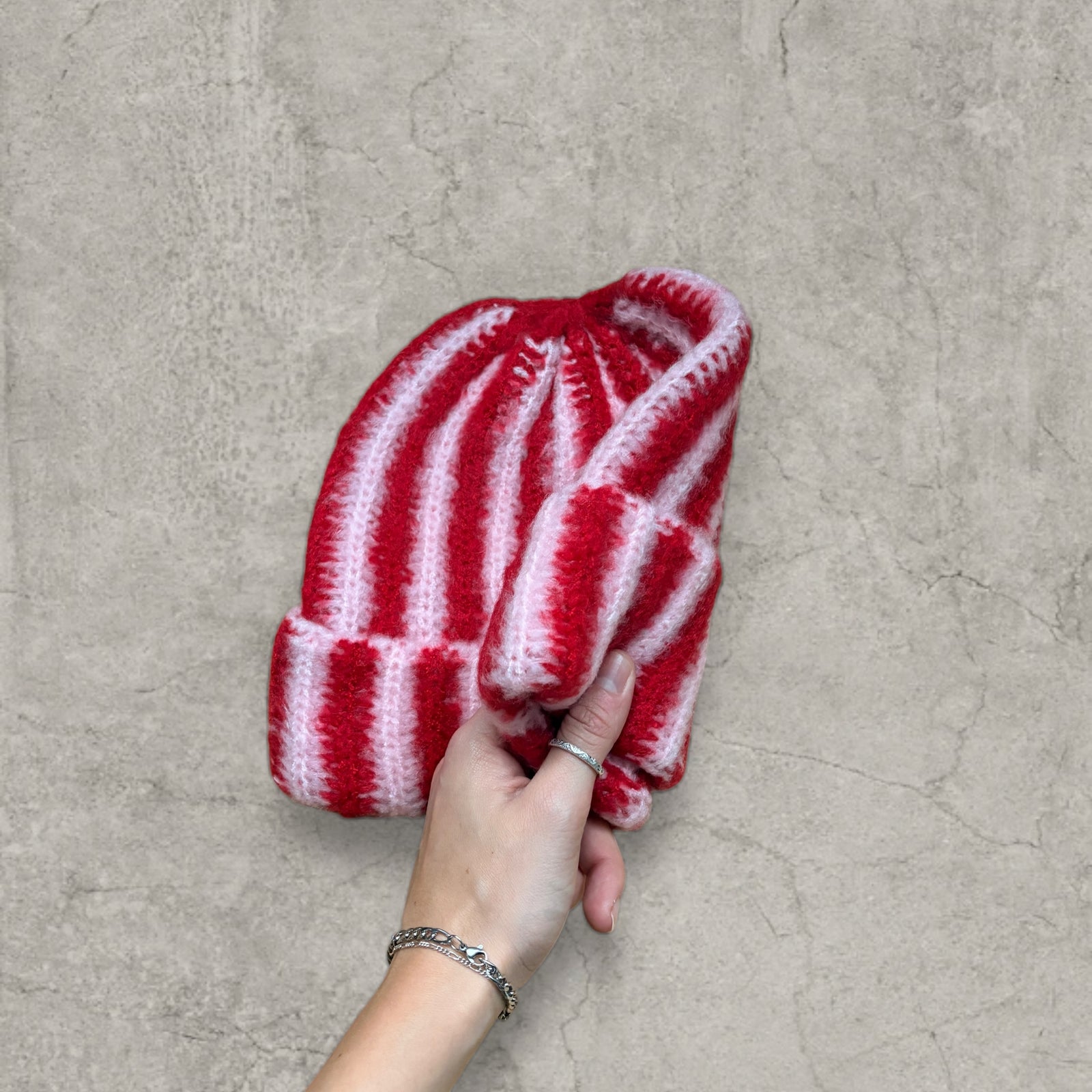 Striped knit beanie hat in red and pink