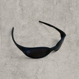UV400 sunglasses with black lens in black frame.