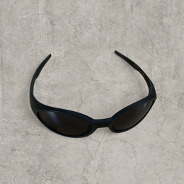 UV400 sunglasses with black lens in black frame.