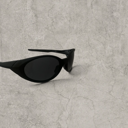 UV400 sunglasses with black lens in black frame.
