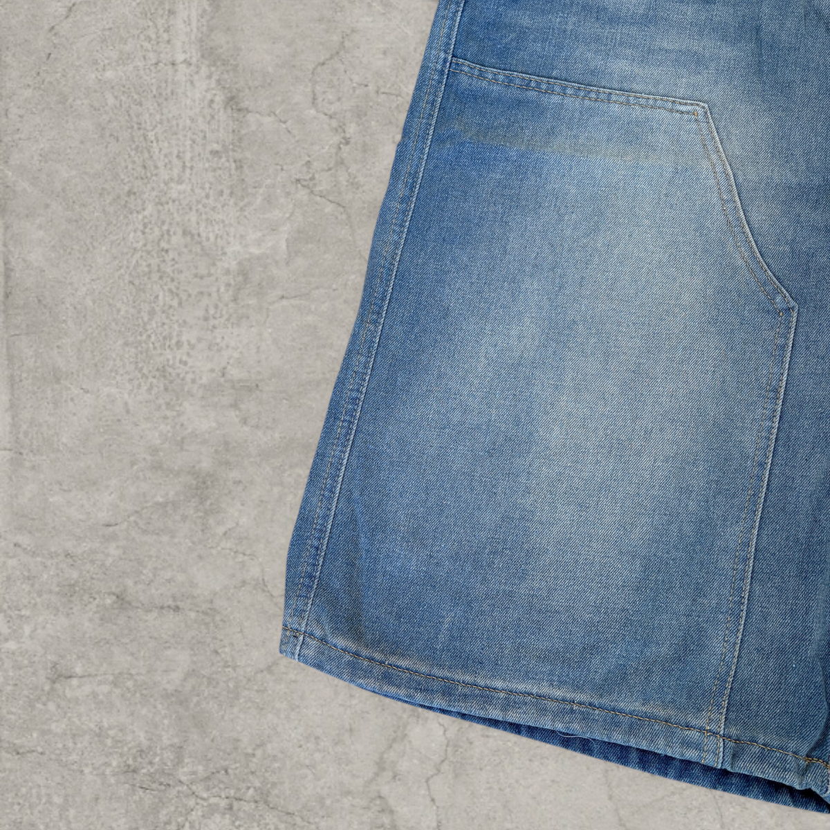 Baggy relaxed fit denim shorts jorts in washed blue