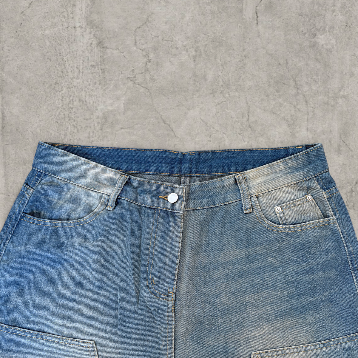 Baggy relaxed fit denim shorts jorts in washed blue