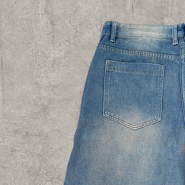 Baggy relaxed fit denim shorts jorts in washed blue