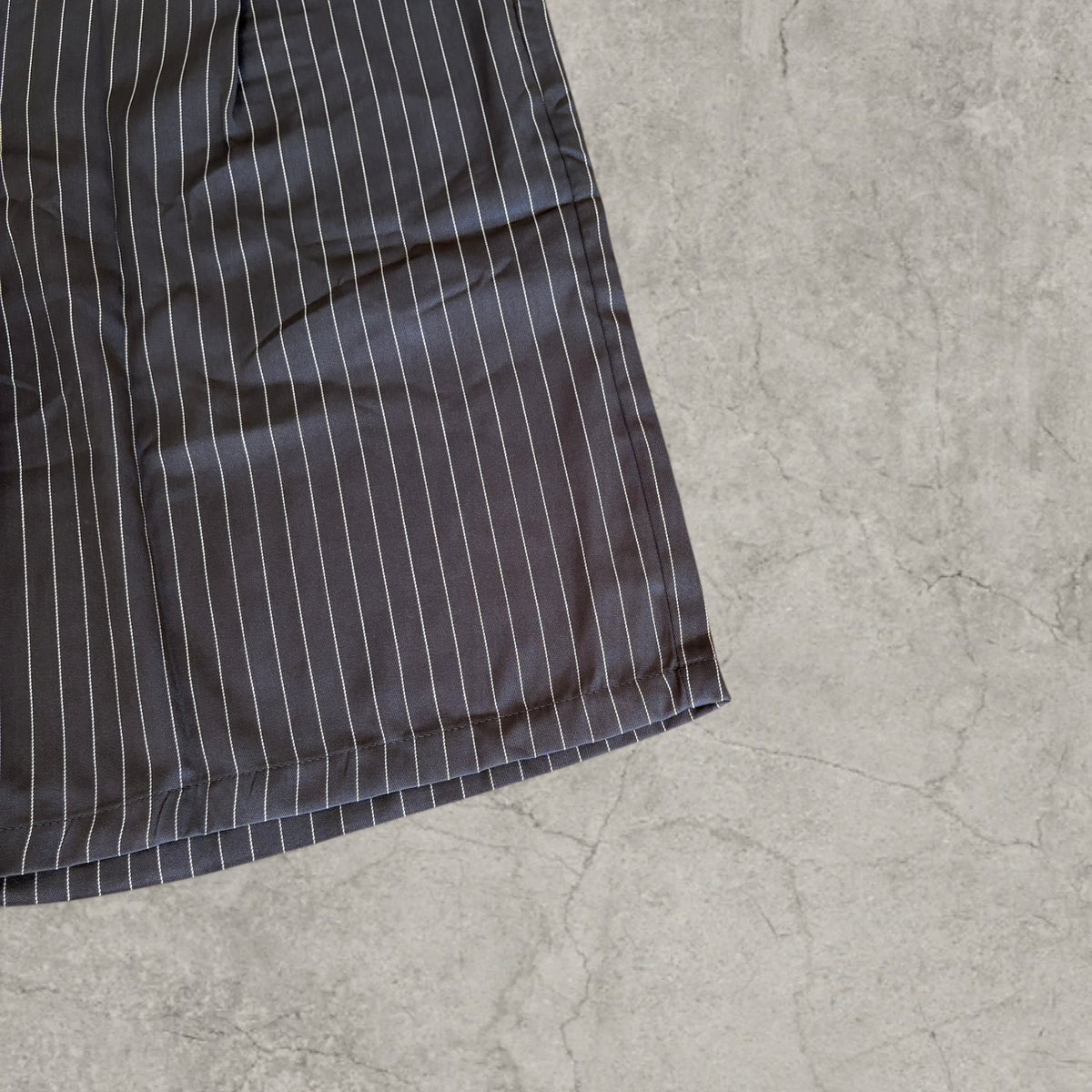 Baggy pleated shorts with relaxed fit in grey pinstripe
