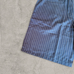 Baggy pleated shorts with relaxed fit in grey pinstripe