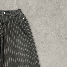 Relaxed wide-leg jeans in washed black with white pinstripe