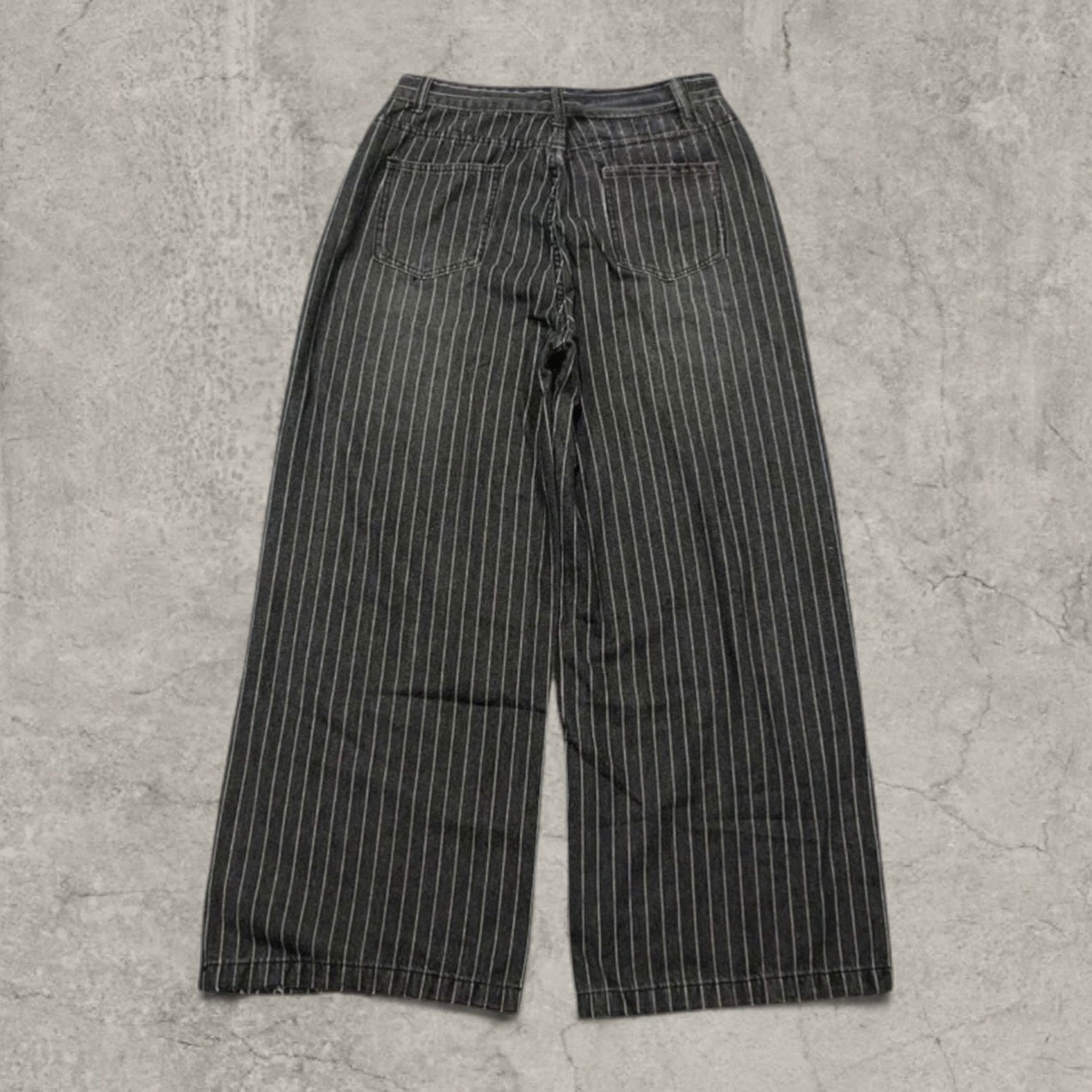 Relaxed wide-leg jeans in washed black with white pinstripe