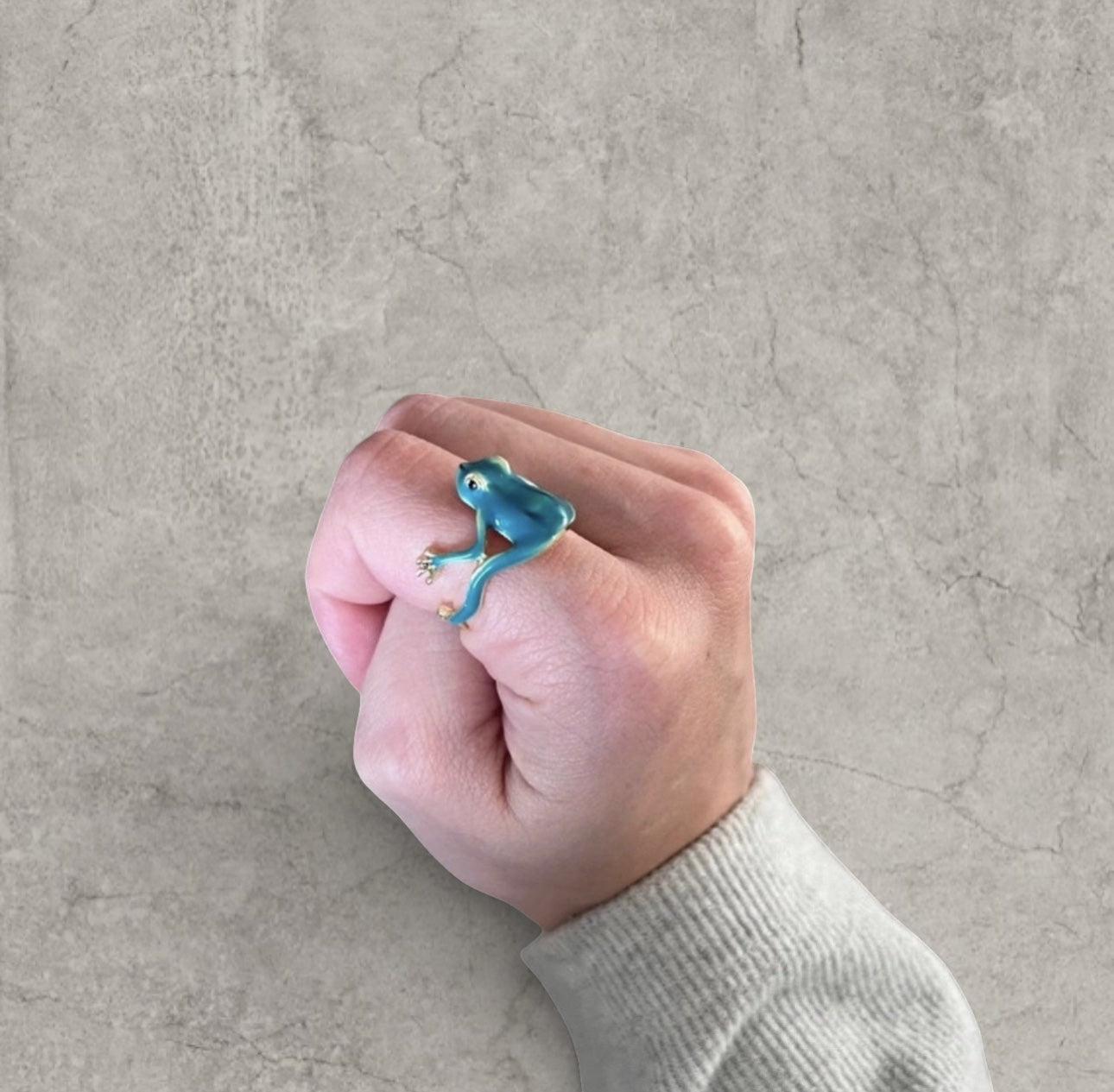 Novelty fun frog adjustable ring in blue and gold