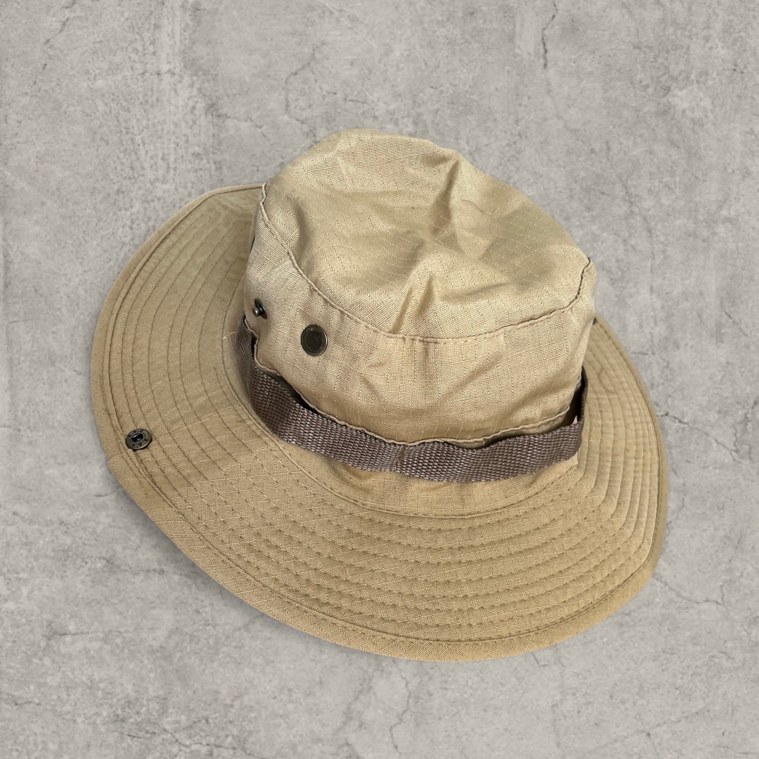 Vintage style boonie jungle bucket hat with straps in beige