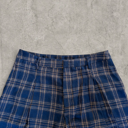 Baggy pleated shorts with wide leg in navy blue plaid