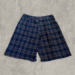 Baggy pleated shorts with wide leg in navy blue plaid