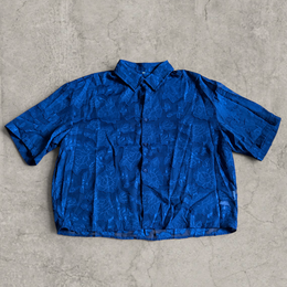 Cool boxy 90s style blue floral short sleeved shirt.