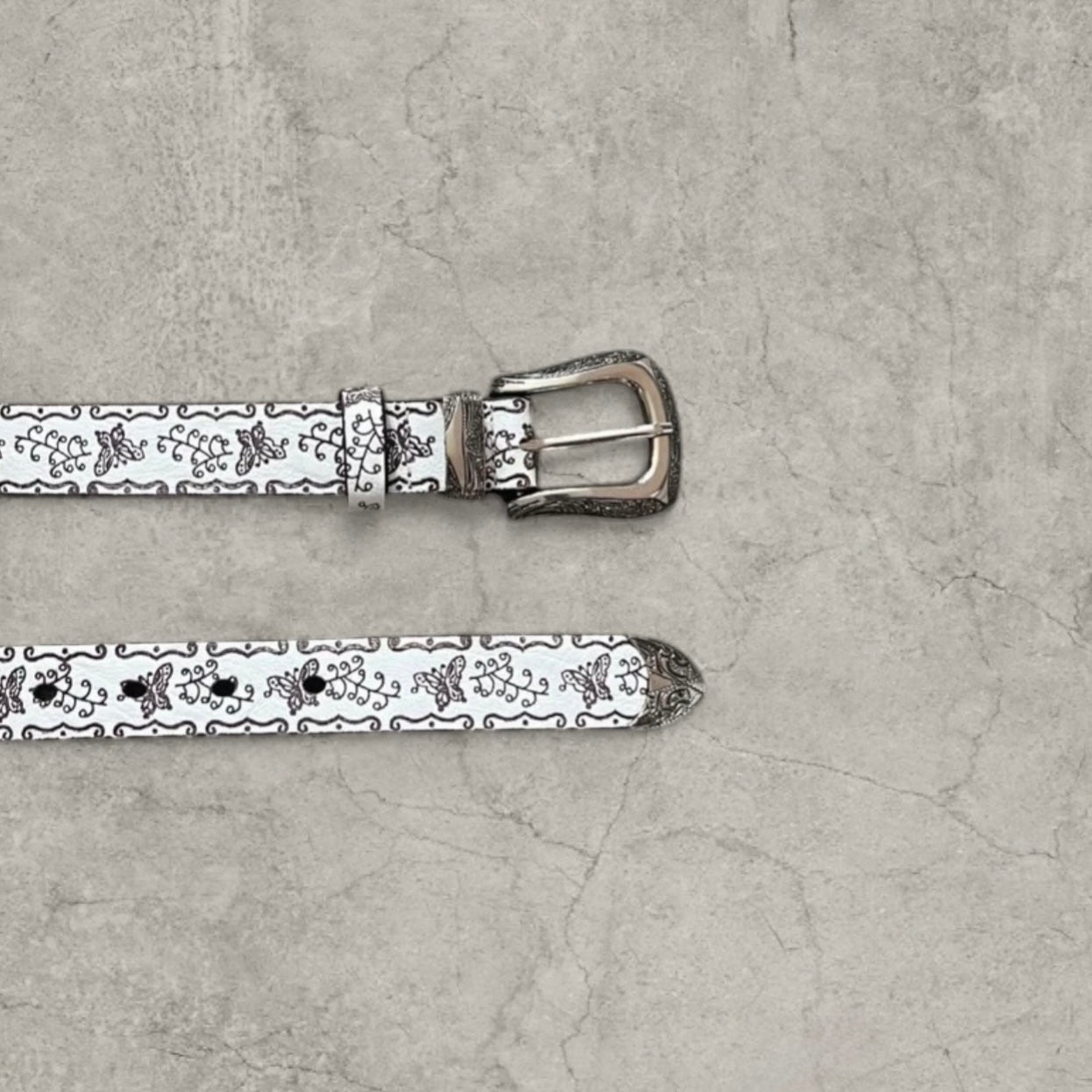 Vintage style faux leather western cowboy belt in white with silver trim. 103cm.