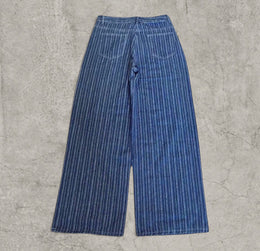Wide-leg skater jeans with stripe pattern in navy blue.