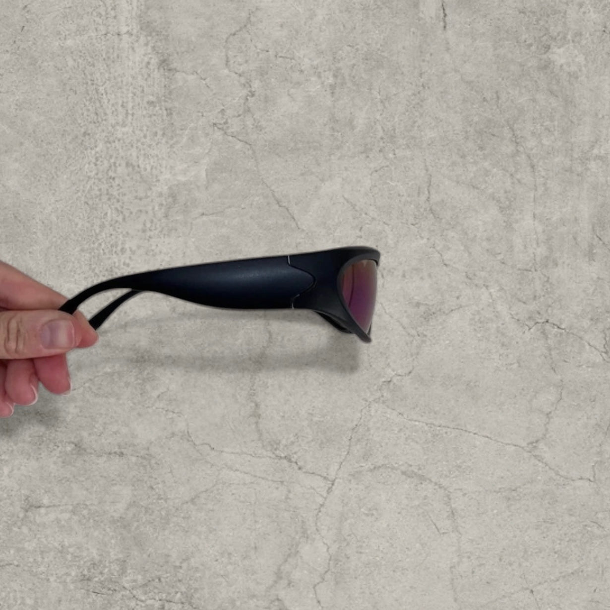 Alien sunglasses with reflective blue purple lenses in black