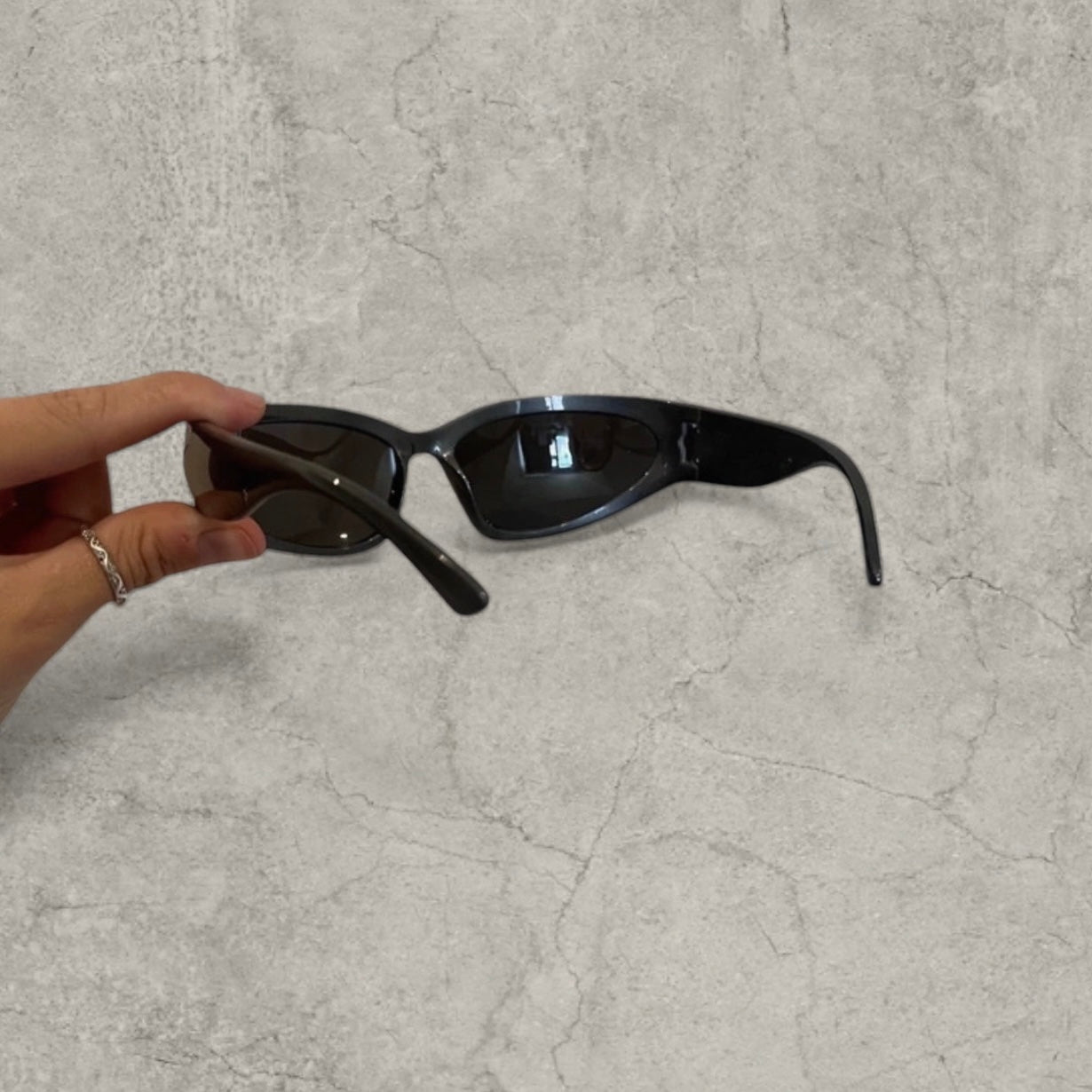 Alien sunglasses with reflective blue purple lenses in black