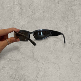 Alien sunglasses with reflective blue purple lenses in black