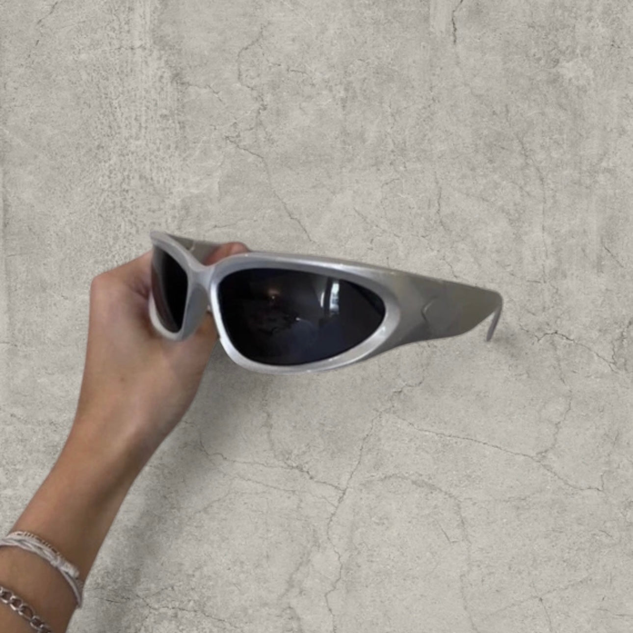 Alien sunglasses in grey with black lenses