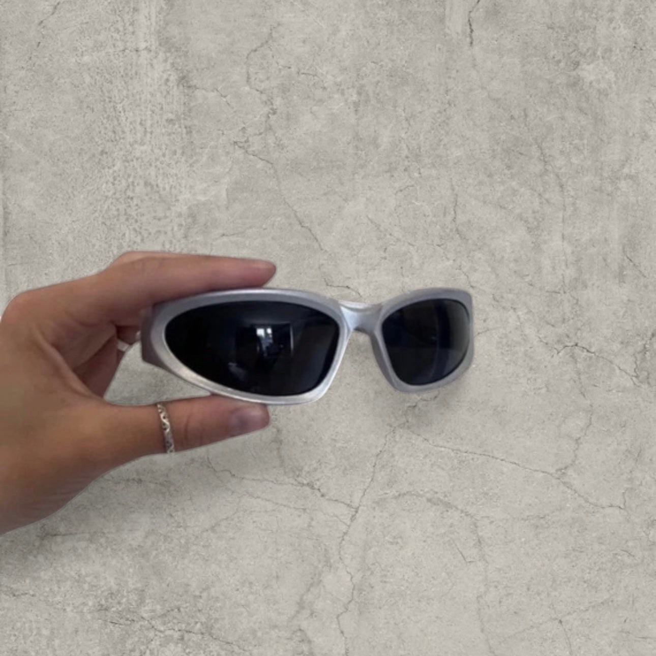 Alien sunglasses in grey with black lenses