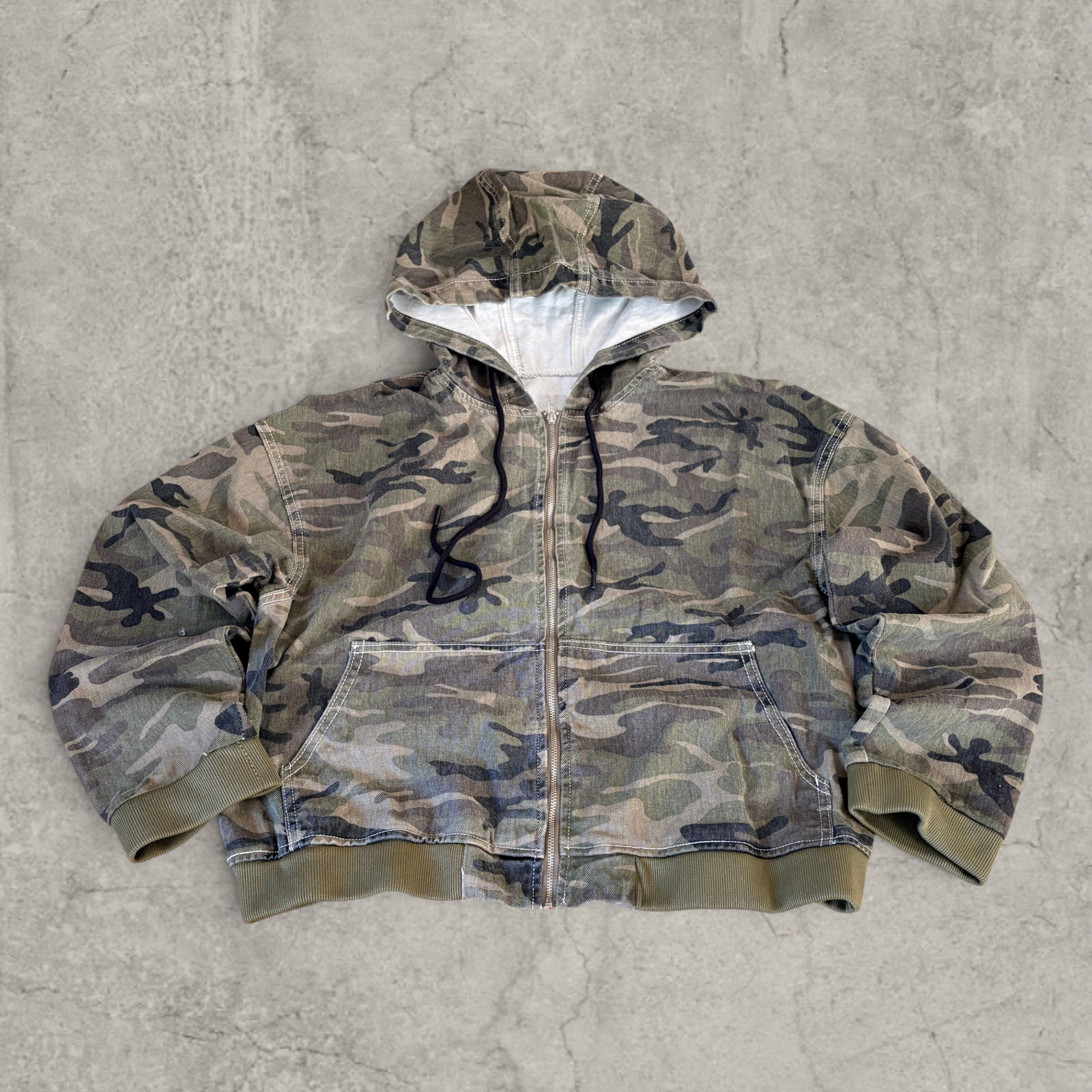 Vintage style camo bomber jacket hoodie in khaki green