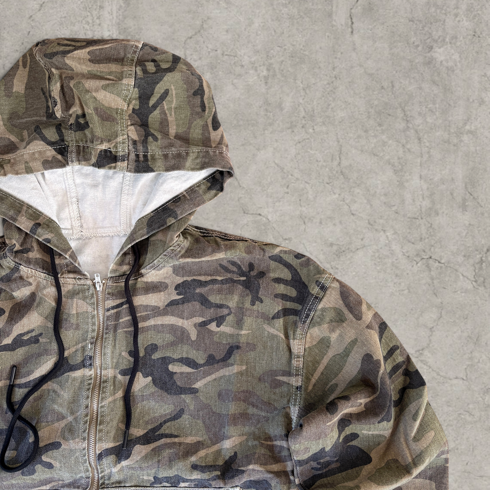 Vintage style camo bomber jacket hoodie in khaki green