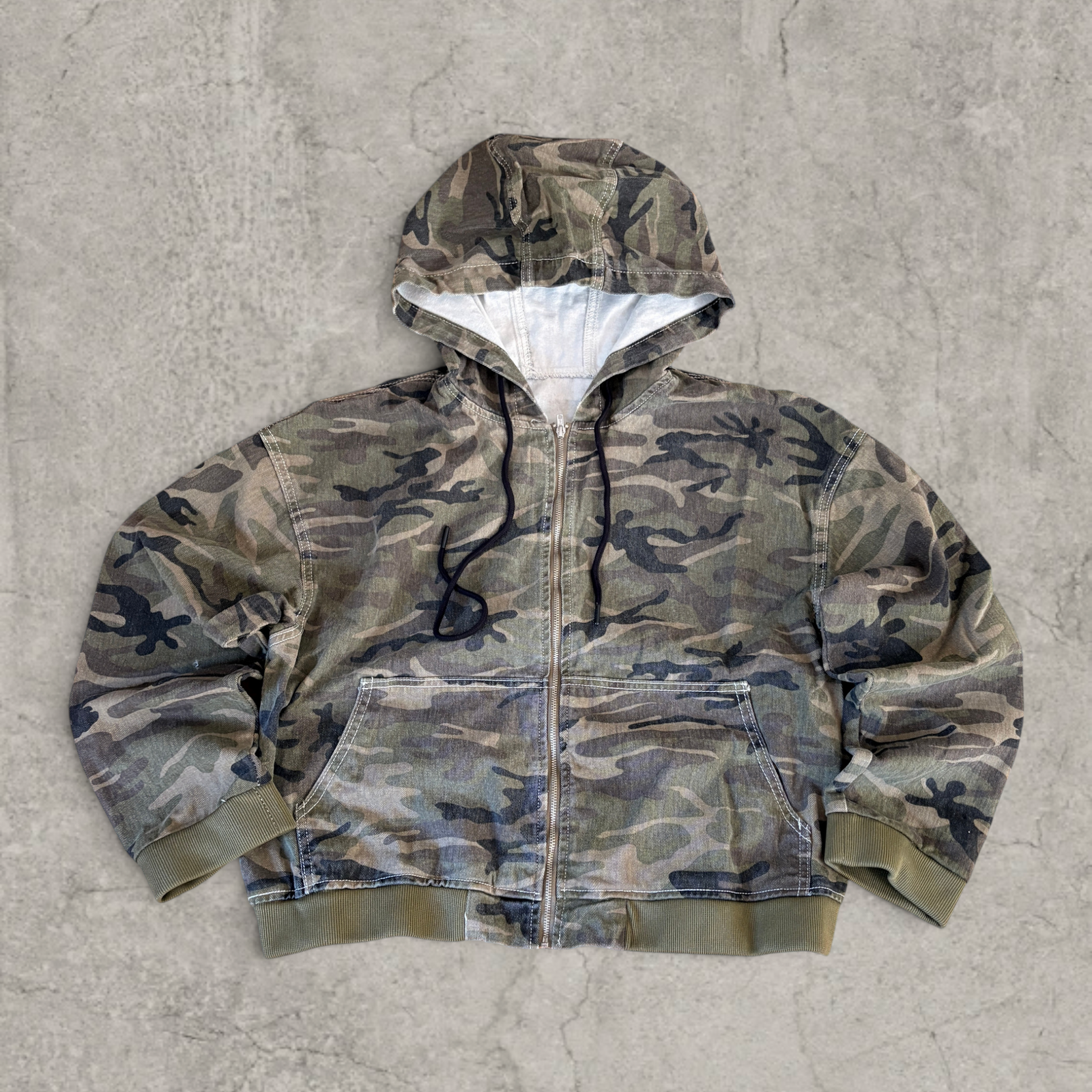 Vintage style camo bomber jacket hoodie in khaki green