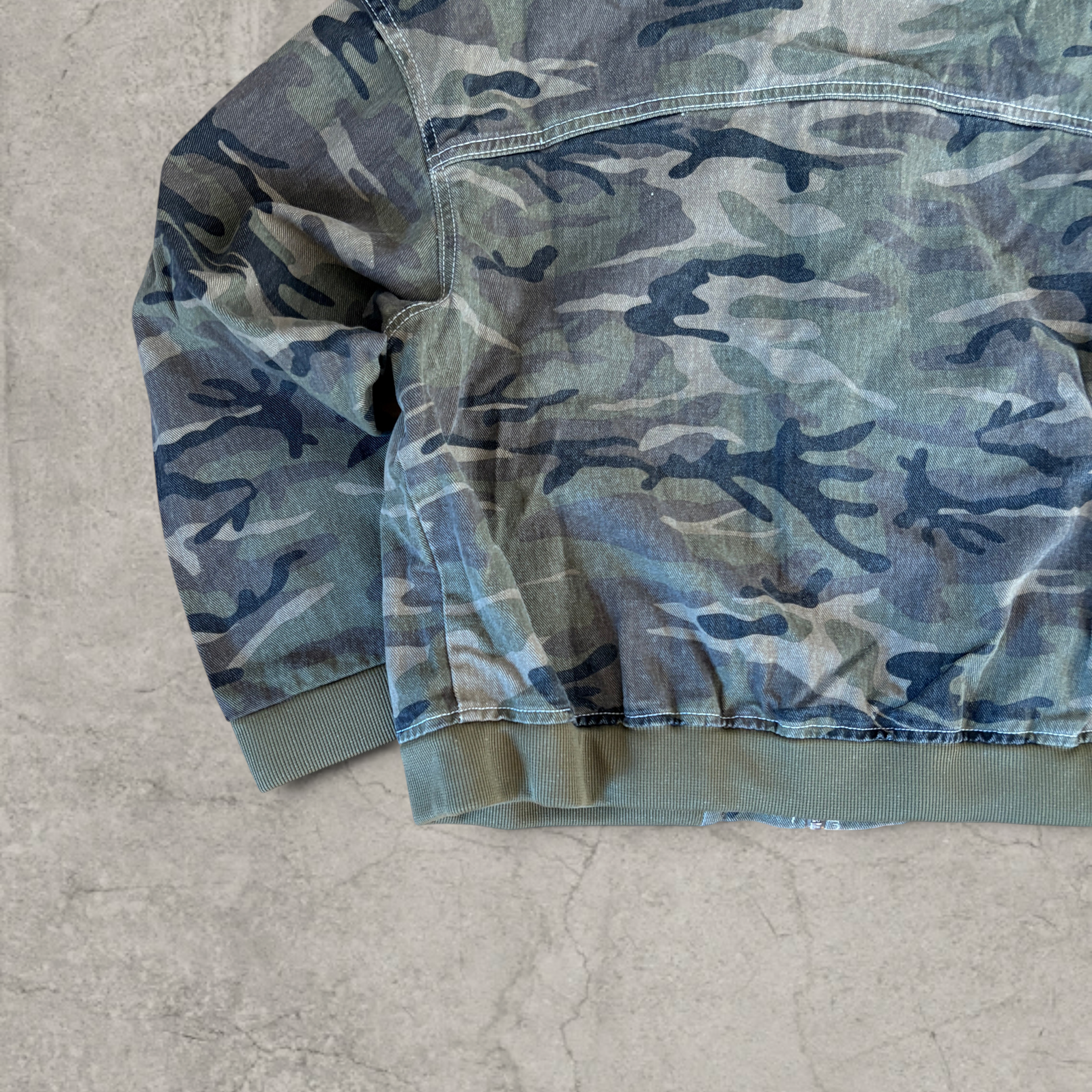 Vintage style camo bomber jacket hoodie in khaki green