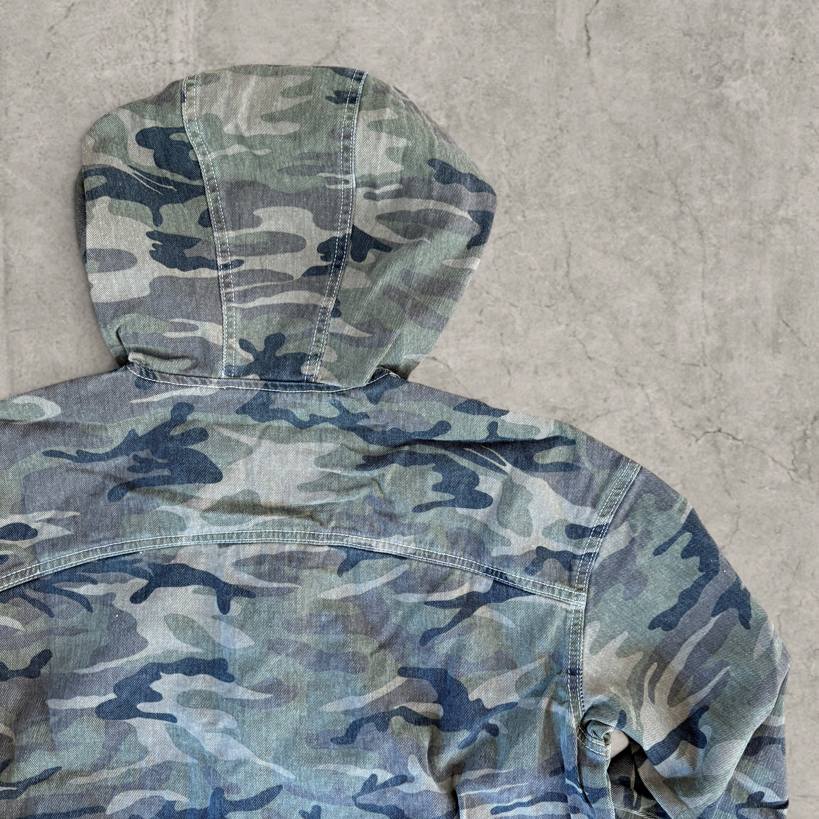 Vintage style camo bomber jacket hoodie in khaki green