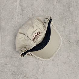 Flat peak beret cap in brown/beige with Boston logo.