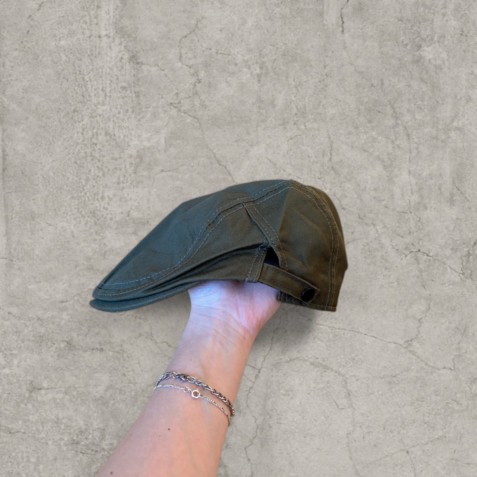 Flat cap in khaki green with black embroidery