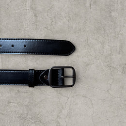 Vintage style faux leather smart tailored formal belt in black with grey trim.