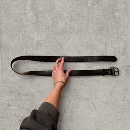 Vintage style faux leather smart tailored formal belt in black with grey trim.