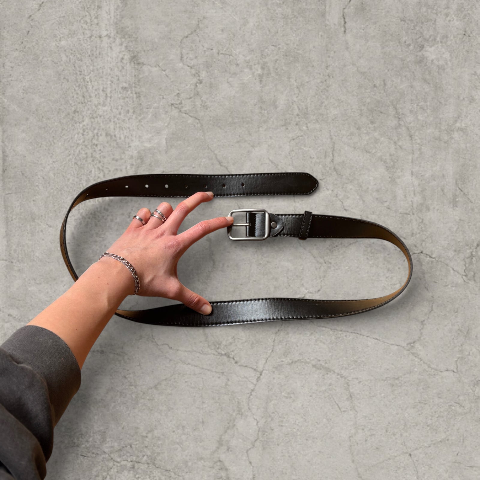 Vintage style faux leather smart tailored formal belt in black with grey trim.