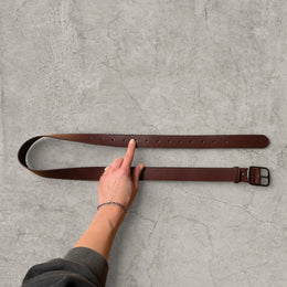 Vintage style faux leather smart tailored formal belt in brown with grey trim.