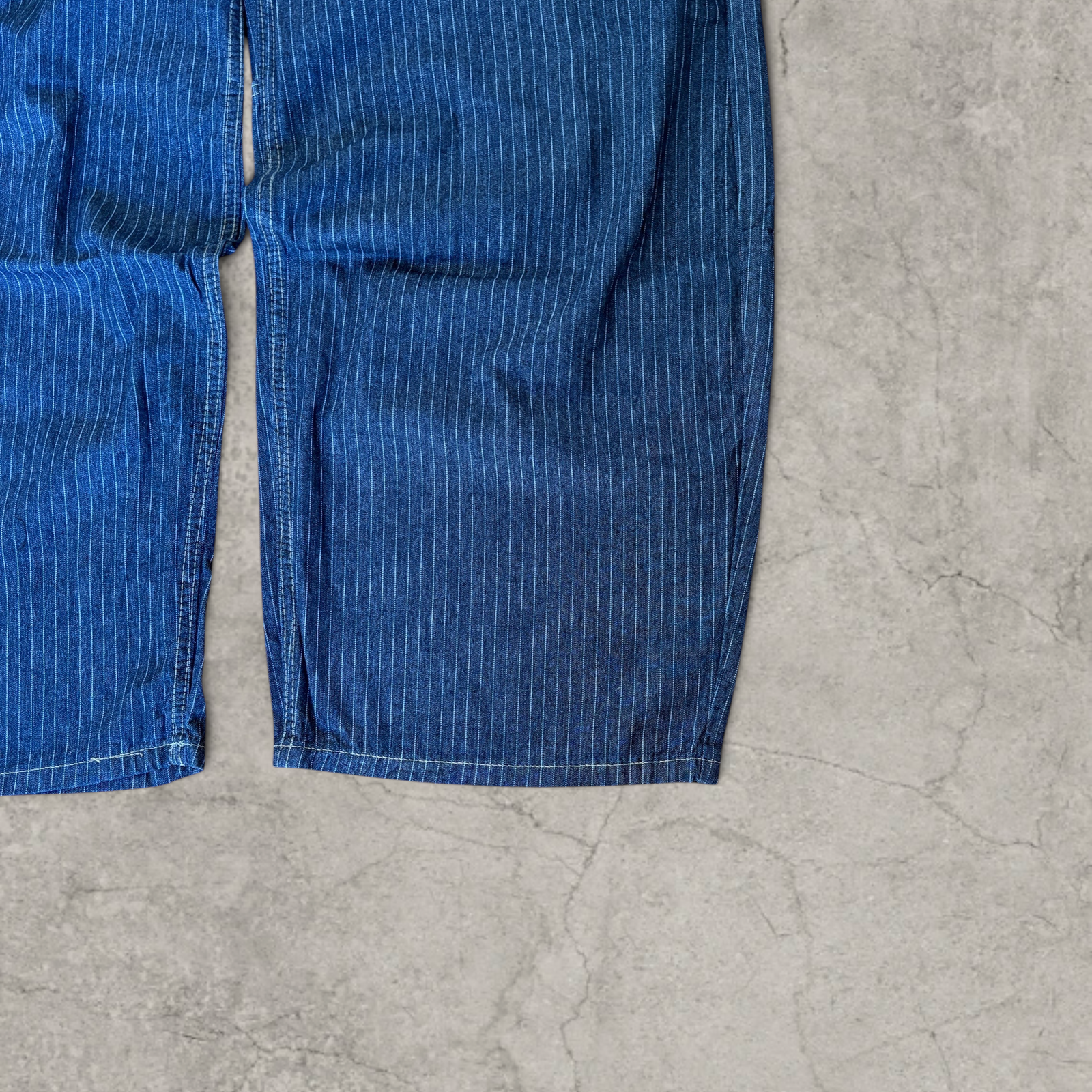 Wide-leg skater jeans with pinstripe pattern in navy blue.