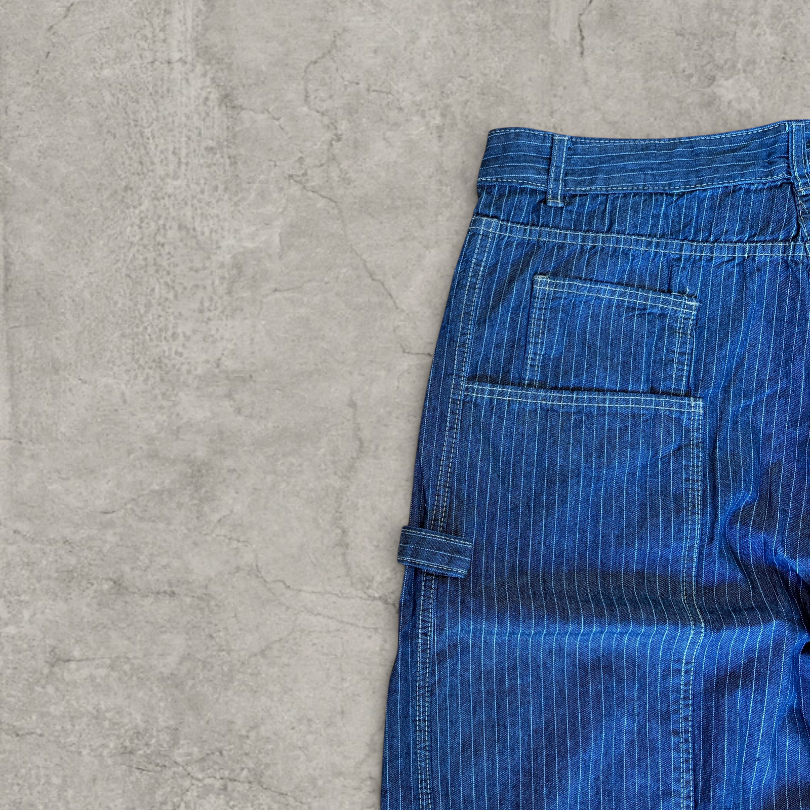 Wide-leg skater jeans with pinstripe pattern in navy blue.