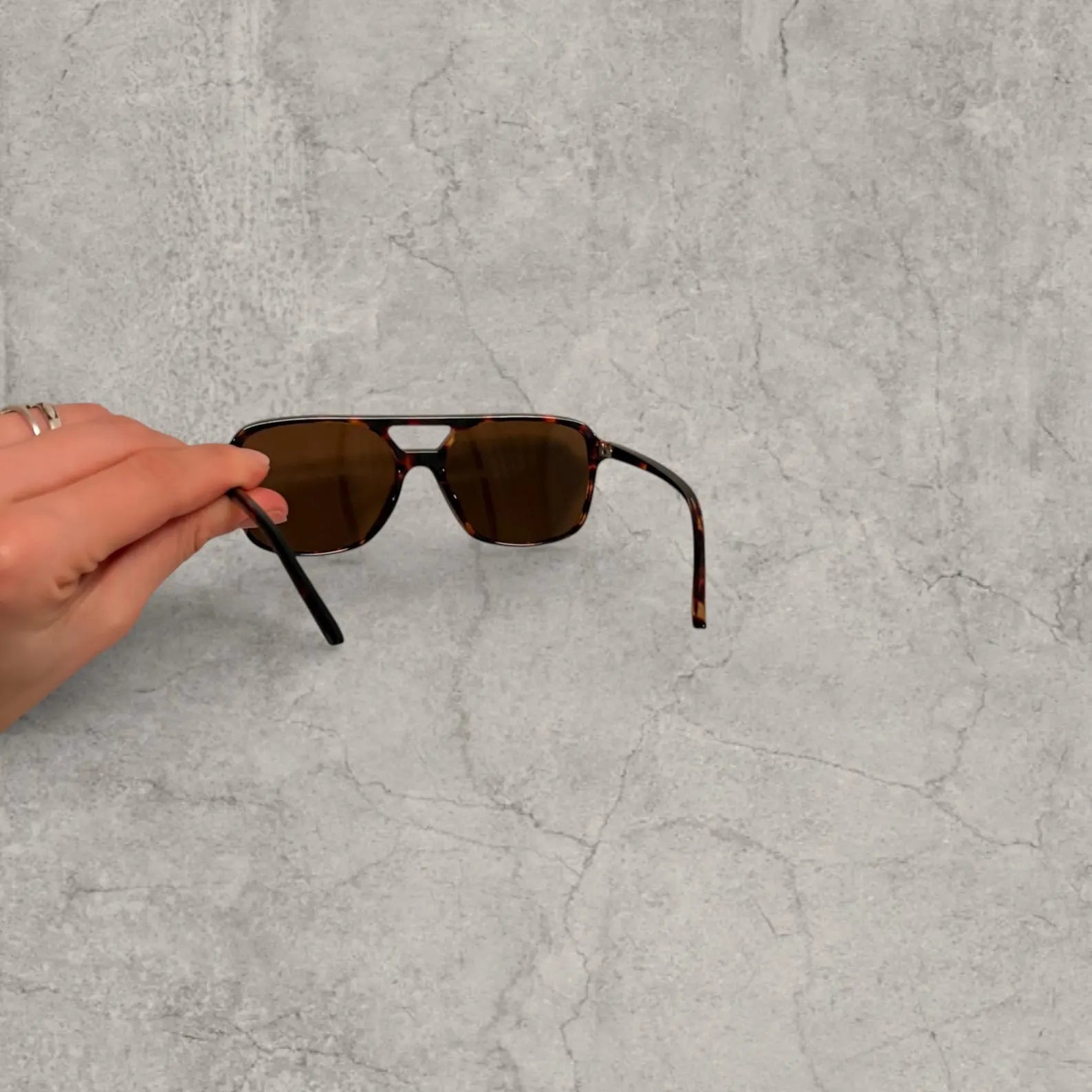 Vintage Aviator Sunglasses: Leopard Tortoise Shell Frame, UV400 Brown Lenses